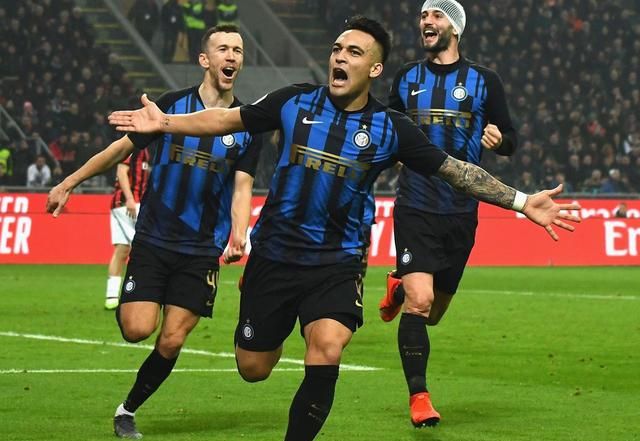 中超赛场争议判罚：VAR判罚引发讨论,