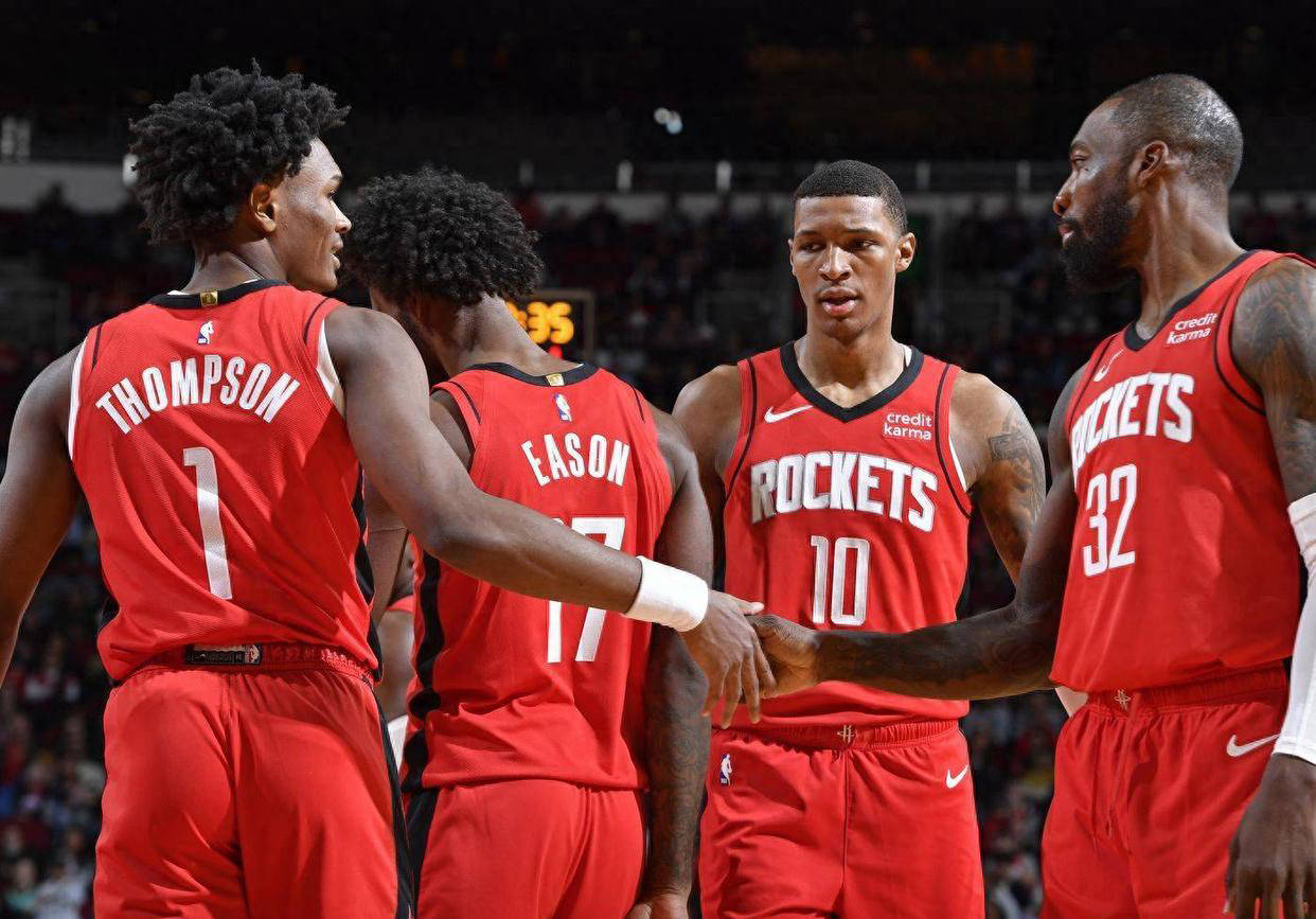 为什么棒球服的竖条纹在视觉心理学上能增加球员给对手带来的压迫感