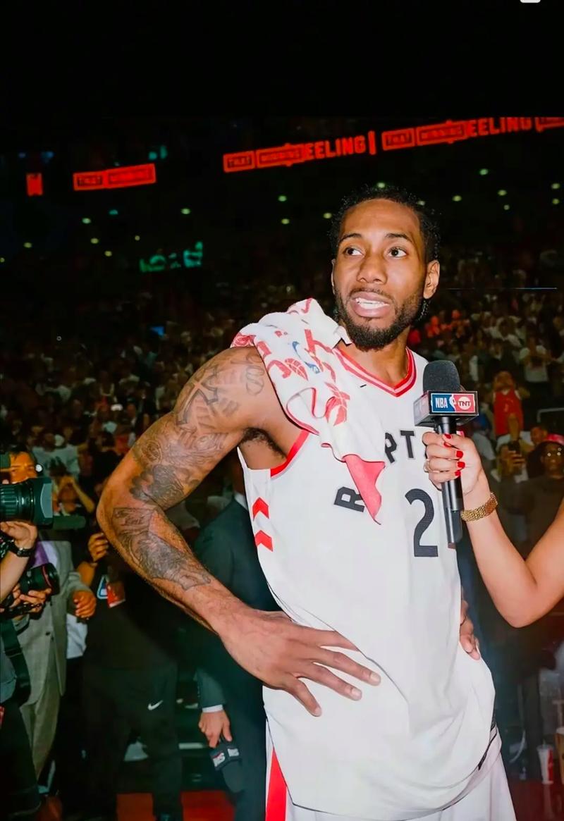 德转统计五大联赛最年长戴帽前10：莱万第8，C罗两度上榜