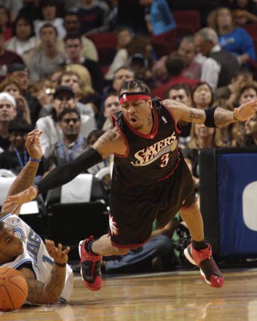 福登调侃小球迷：要这么多签名是不要拿去卖，赚了钱分我一半