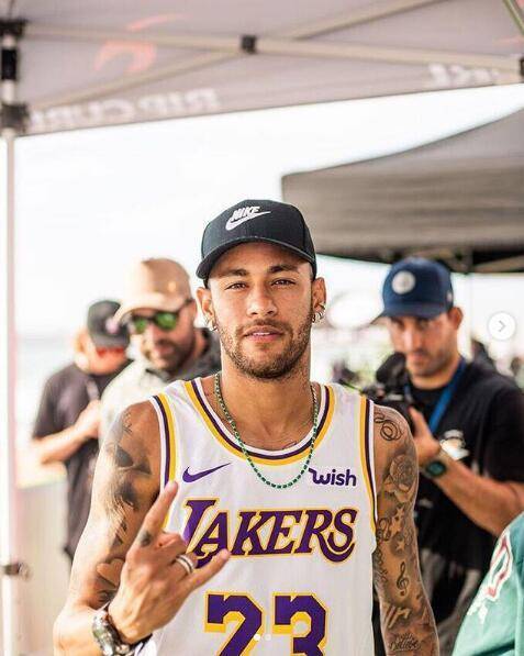 41岁依旧巅峰！詹姆斯用实力证明时间无法阻挡他的传奇