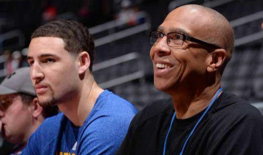 曝多数球员不满解雇阿莫林 12人发文感谢 4000万红星晒图嘲讽惹争议