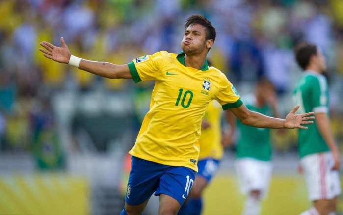 野茂英雄在美职取得 100 胜后，日本政府特别颁发了荣誉奖项